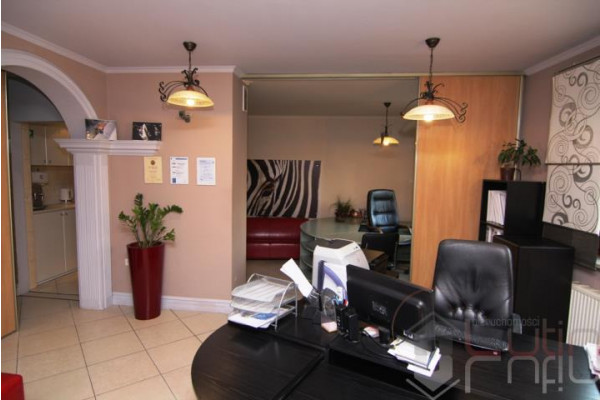 Krak&oacute;w, Krowodrza, Oboźna, **Frontowy Lokal**45 m2**Biuro**Usługi