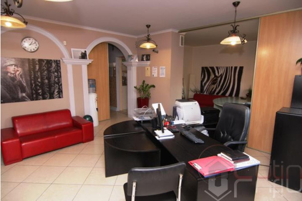 Krak&oacute;w, Krowodrza, Oboźna, **Frontowy Lokal**45 m2**Biuro**Usługi